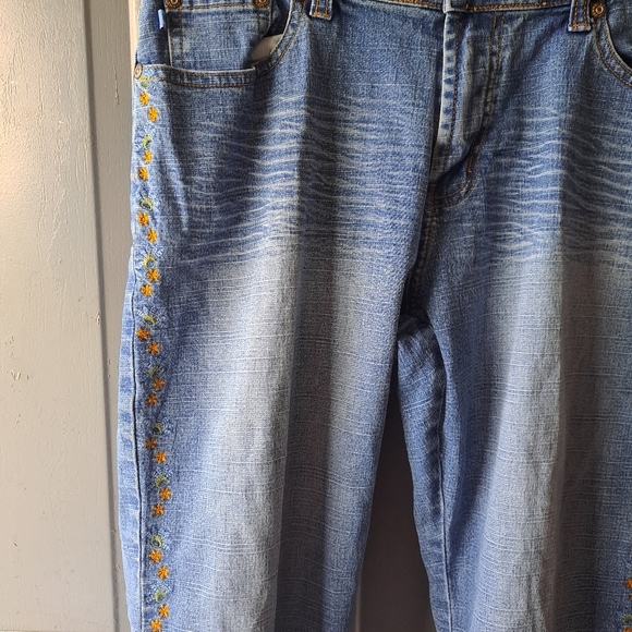 Vintage Y2K Embroidered Bootleg Crop Apollo Jeans sz 15/16 - Picture 2 of 13